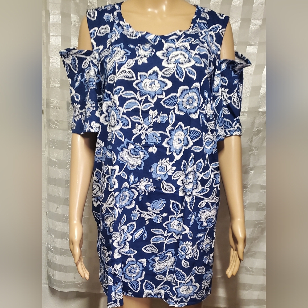NIB - Woman Within Brand Blue & White Floral Cold Shoulder Tunic.  Size 22W-24W.